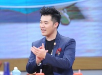 陈赫宋智孝昔日挽手照曝光，女星表情多变，网友：喜欢陈赫的成熟