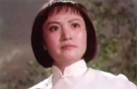 76岁“白骨精”杨春霞，曾是著名京剧演员，今满头银发仍气质依旧