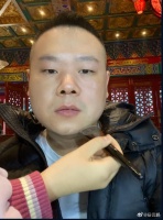 岳云鹏晒出搞笑对话 被助理送上“沙雕”礼物