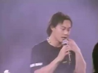 2001年在加入英皇后……