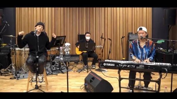 RAIN联手JYP新单《Switch to me》不插电现场！