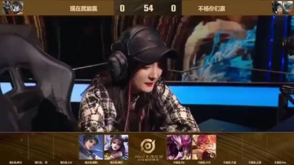 杨幂玩电竞的样子太帅了，就是一场视觉盛宴呀！