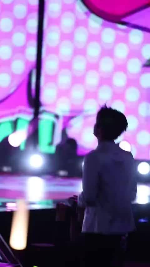 李振宁《阳光彩虹小白马》直拍 太有活力了我的哥，年轻真好
