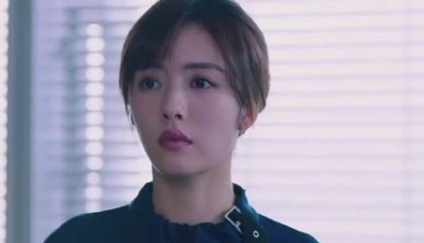 在《阳光之下》里,蔡文静出演的柯滢不仅头脑冷静且机智……