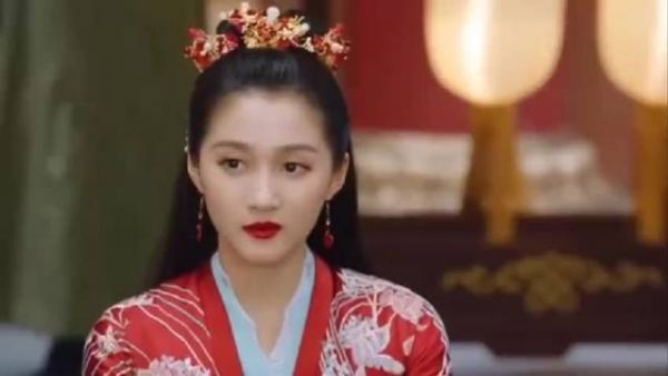 前一秒班婳还一副吃瓜群众的样子偷着乐……