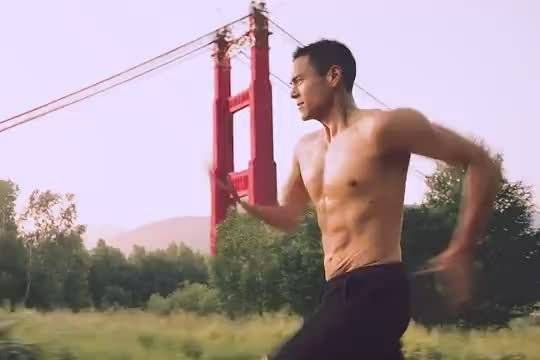 拒绝造谣哈！他身材真好，多关注帅哥作品吧！