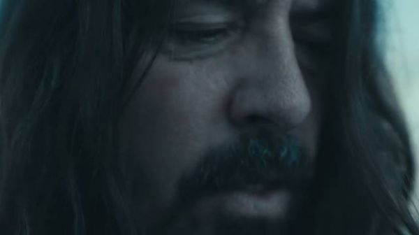 喷火战机Foo Fighters新单《Waiting On A War》超清MV！