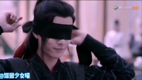 肖战的蒙眼也太实诚了吧 别人都是拿白布……