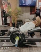 38岁苍井空健身照曝光，卧推杠铃喊“好重”，评论区被网友歪楼