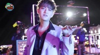 骨子里的舞魂！黄子韬台下唱歌超带感，身体扭动摇摆完全失控