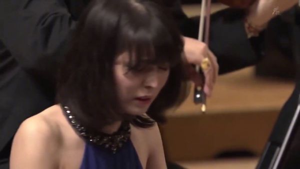 Alice Sara Ott 演奏：格里格《 a小调钢琴协奏曲》