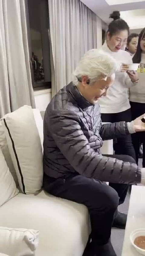 人家自己人其乐融融，外人各种yy，多余了