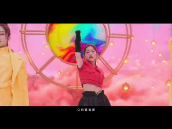 赖美云新歌MV出炉啦，色彩感好养眼，唱跳型小七元气满满……