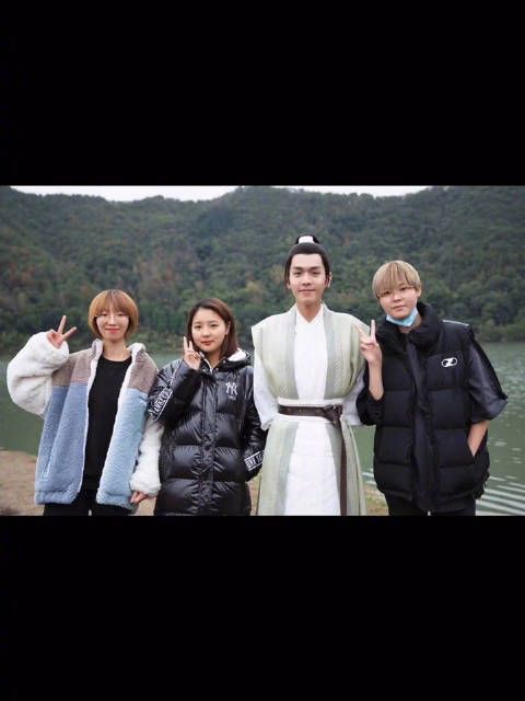 片场太吵一时情急说话声音大一些也是可以理解的……