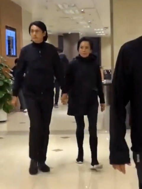 周润发最低调的大腕,吃路边摊,没有保镖随从……