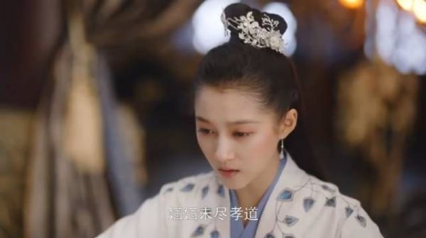 班婳因为祖母的离世误会容瑕，而向皇帝拒绝了赐婚……