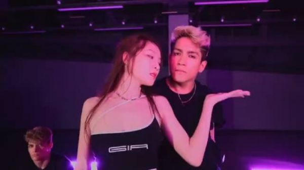 孟佳新歌封面被指抄袭,这真的可以说是一模一样了……