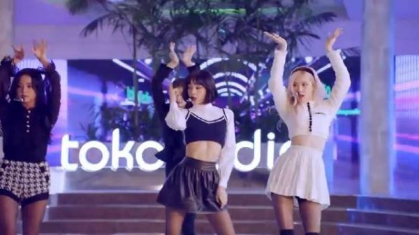 Blackpink最新现场表演《Pretty Savage》！