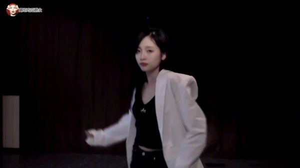吴宣仪跳男团舞看过吗？力量与节奏感兼具，有男子偶像的感觉了！