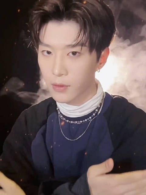 都辟谣了,还是来看看帅哥吧