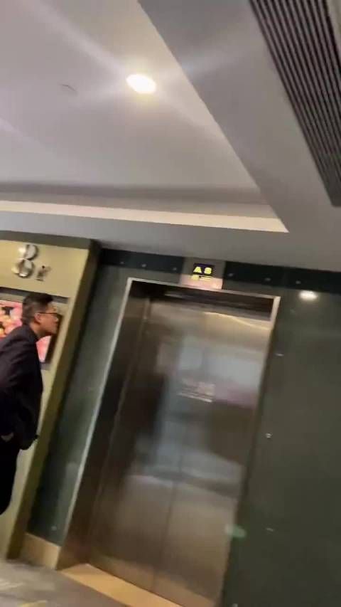 李飞竟然没穿拖鞋，爷青结