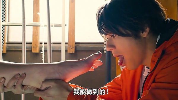 明白了吗？妨碍我的人全都是这个下场！小太妹跟老B娇的baitou~