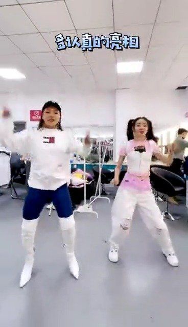 04年的超级女声冠军@安又琪 和09年的快乐女声冠军