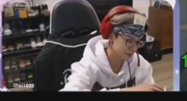 创造营发起人团成员刘逸云Amber，能看到和郑秀晶合体吗？