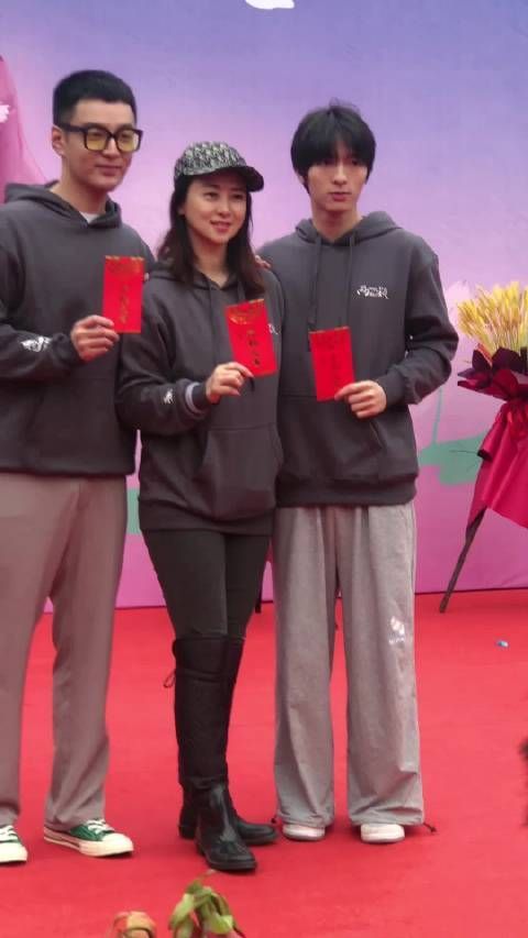 翁虹老师和两不疑男一号合影留念！