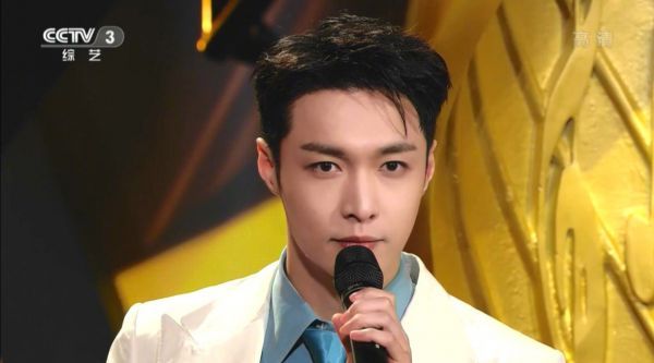 张艺兴《莲》最佳唱片 中国歌曲TOP排行榜 视频cr:央视
