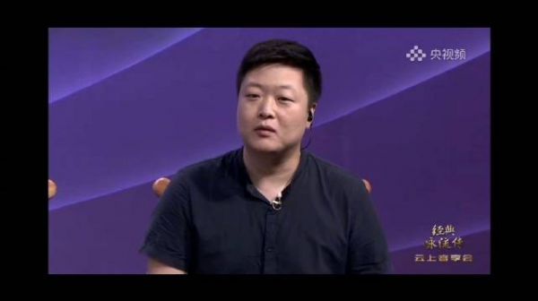 好多网友在弹幕吐槽音乐制作人刘卓对姐姐们说的话太狠了……