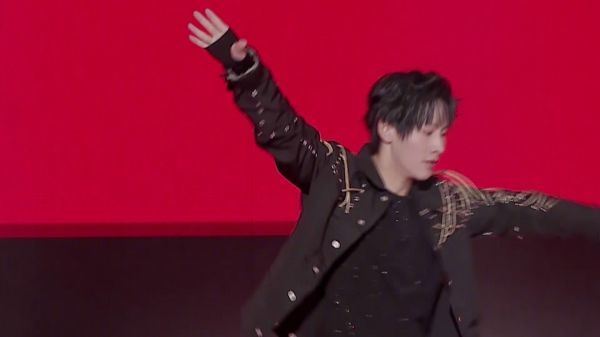 在经典的民族管弦乐曲《金蛇狂舞》