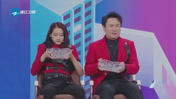 华晨宇开启喝水模式 沈腾：花花就像一匹骆驼一样……