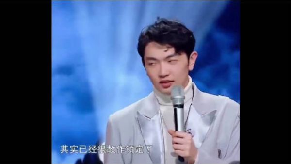 陶喆说颜人中很像年轻时的自己， 颜人中也是非常的厉害了……