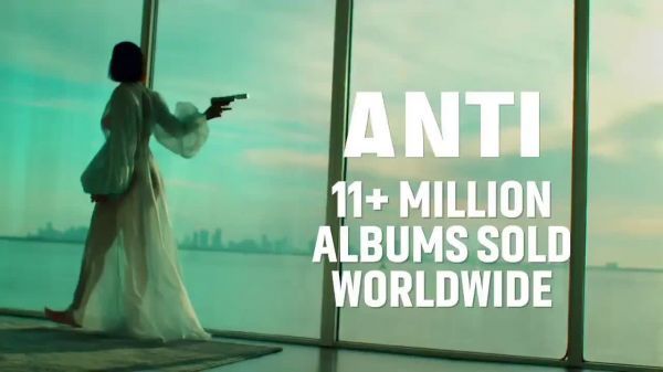 Rihanna自己发的一条庆祝ANTI发行五周年