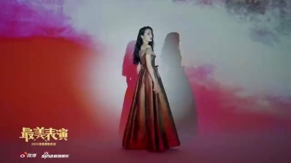 迪丽热巴最美表演光影扑克牌大片一如既往的美颜暴击……