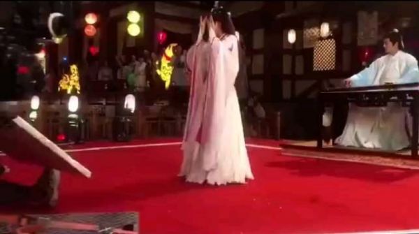 赵露思、徐开骋《国子监来了个女弟子》路透视频……