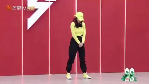 大声的告诉我这不是张柏芝，是我看错了，快说~~