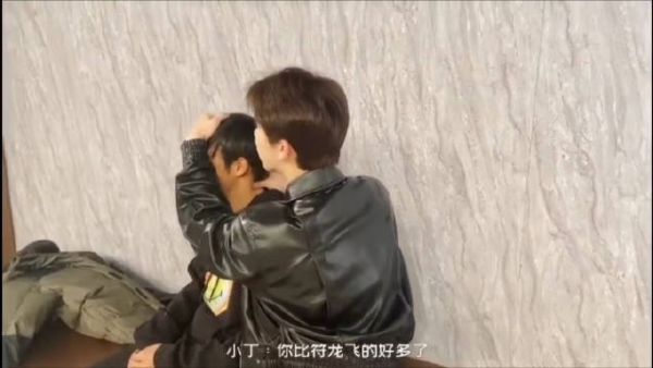 伍嘉成就是理疗师最喜欢的那种客人吧……