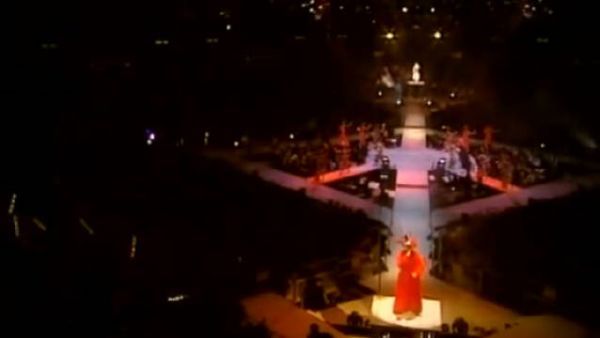 李克勤、谭咏麟《Medley: 雾之恋/月半小夜曲/忘不了你/飞花/雨夜的浪漫/深深深/ 最爱的你》
