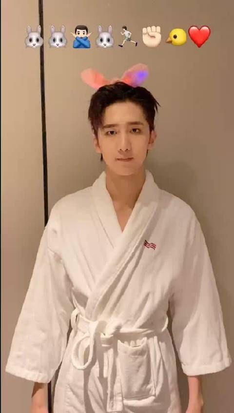模仿emoji摆动的样子真的太️啦!