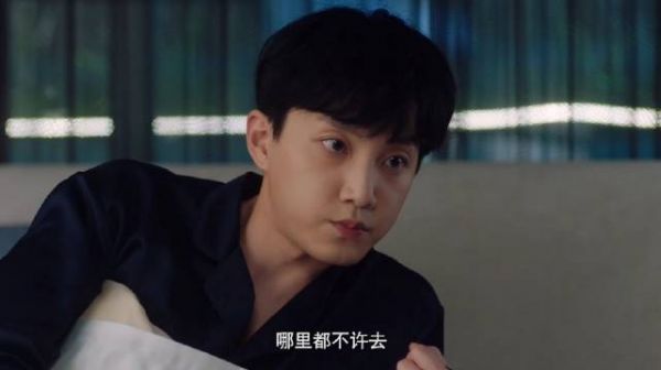 不能给自己挣钱，所以就想要解散女主所在的体育馆？