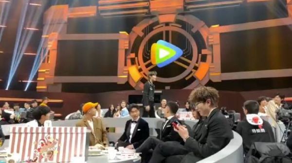 是我们也哥哥没错了 大型过年在亲戚面前被迫营业现场……