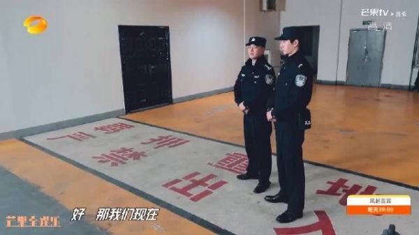 王一博法警体验之模拟押解 @UNIQ-王一博 :我知道是模拟……