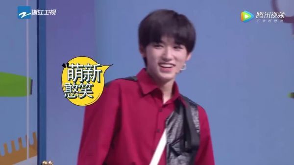 空耳大师宋亚轩 宋亚轩：我洗布呢 沈腾：这是个爱干净的孩子……