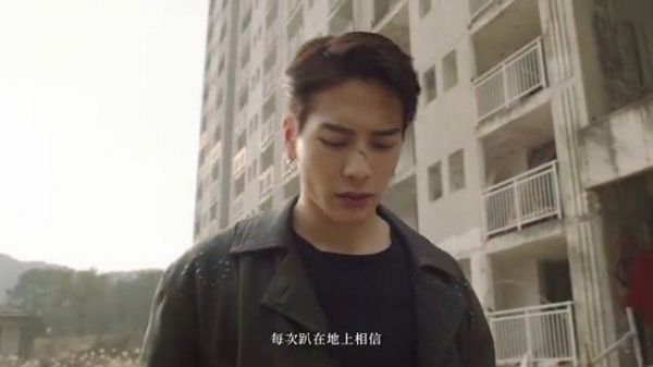 王嘉尔一镜到底MV 王嘉尔新歌《一个人》上线!