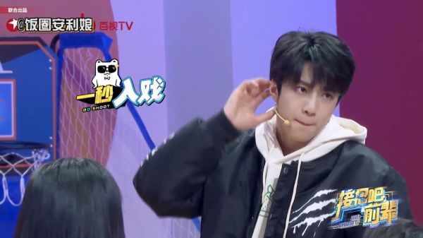 最拽老幺@时代少年团-刘耀文 有多拽？够吗？ （姐姐觉得不够）