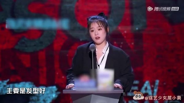 马思纯之前曾在综艺中提到自己需要用药物控制情绪……
