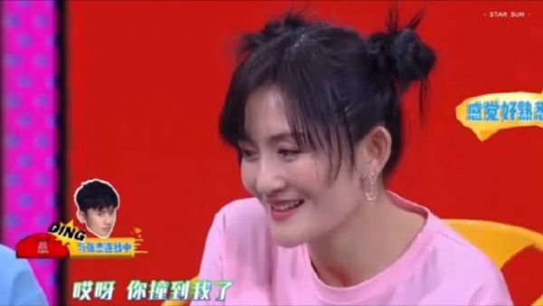 谢娜张杰的爱情真的很美好，妈妈谢娜待孕在家为跳跳俏俏庆生……
