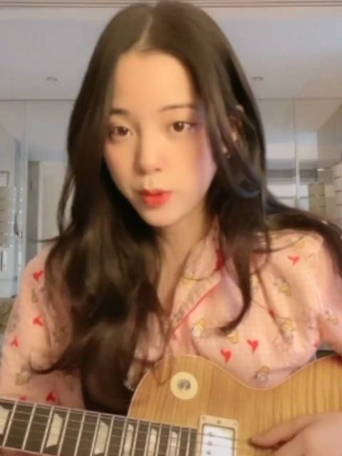 美女好难！希望这种事不会再发生了 还是来看看可爱的娜娜吧！